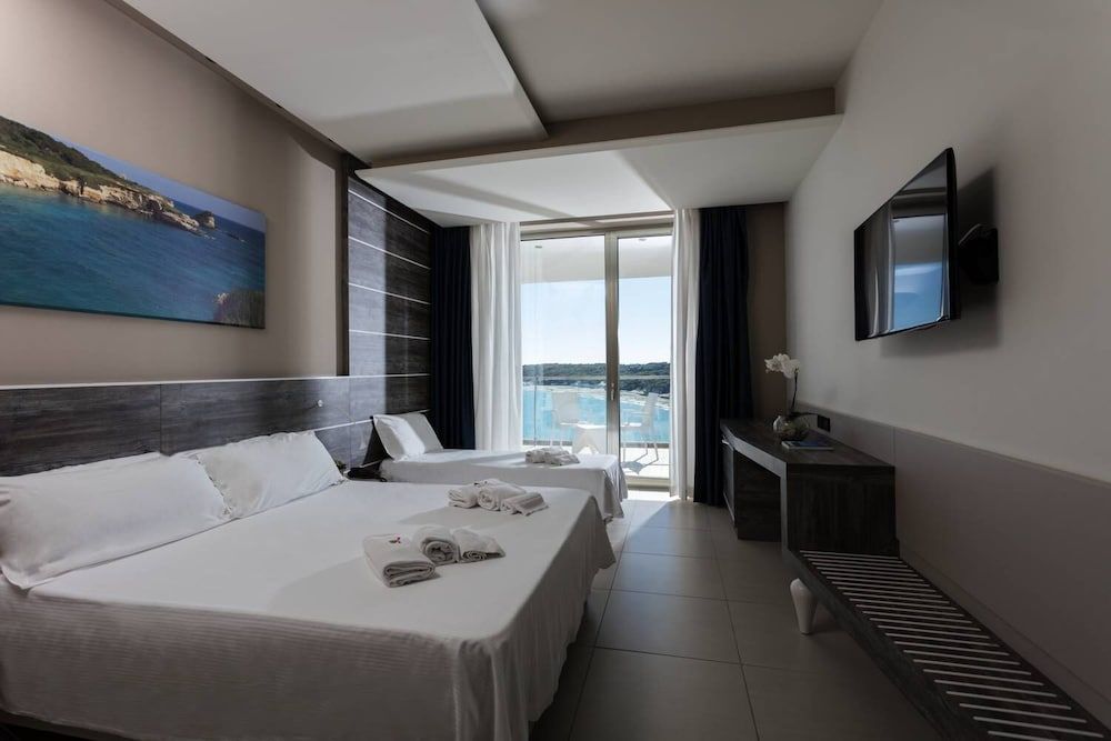 Hotel Belvedere, Torre Dell'Orso Deluxe Triple Room 3