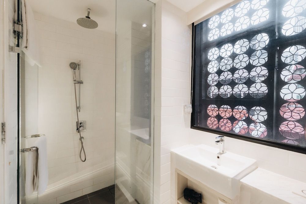 Hotel NuVe Heritage Deluxe Room, 1 King Bed 6