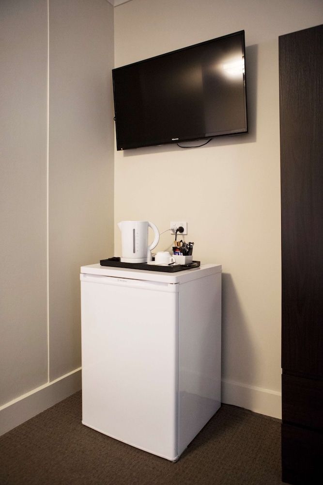 Enfield Hotel Studio King 8