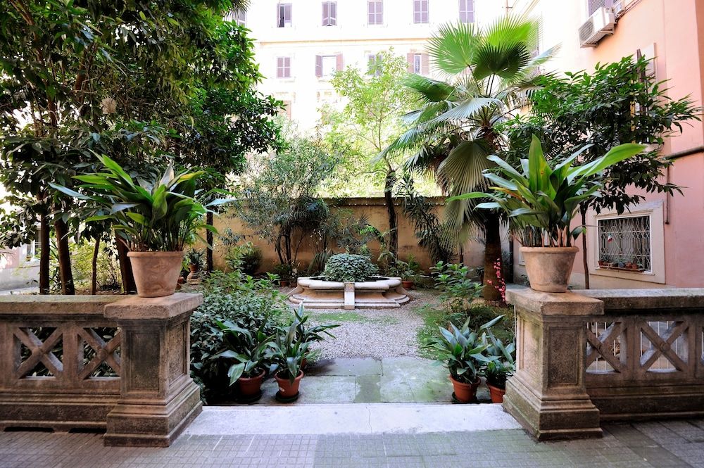 undefined White Vatican 5