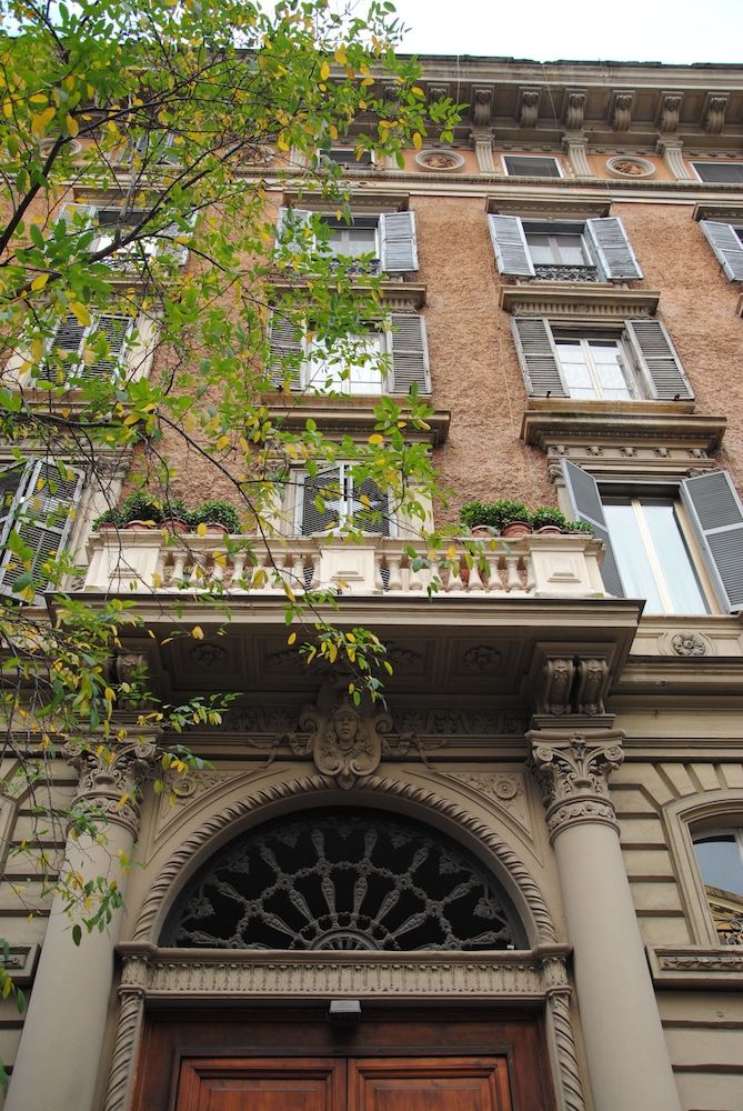 undefined White Vatican 10