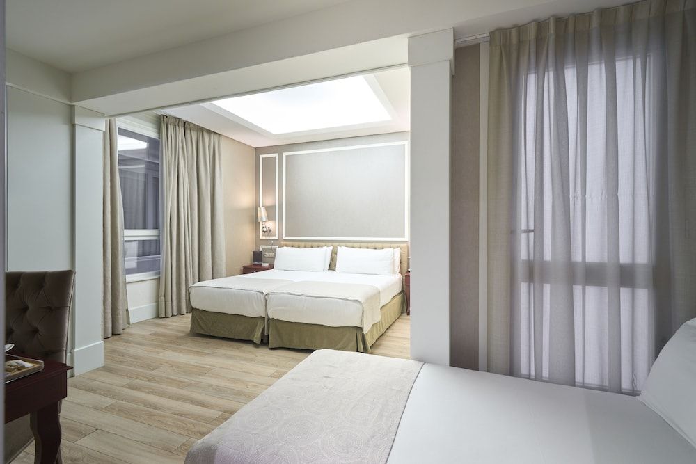 undefined Catalonia Passeig de Gràcia 3