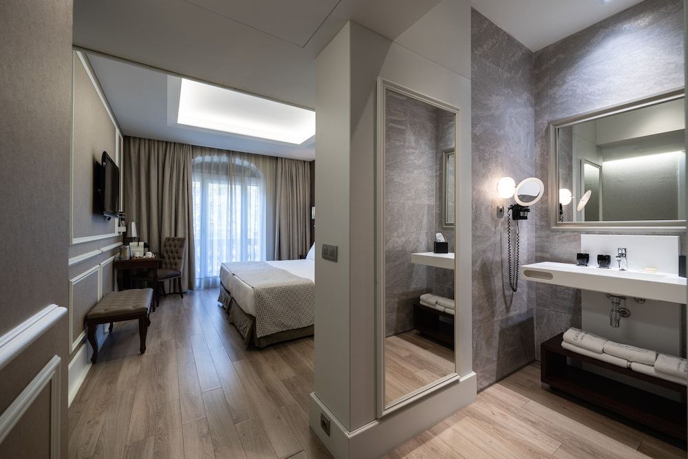 Double Room Single Use, City View