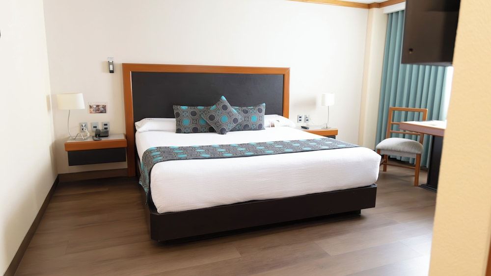 Hotel Abastos Plaza Standard Room, 1 King Bed