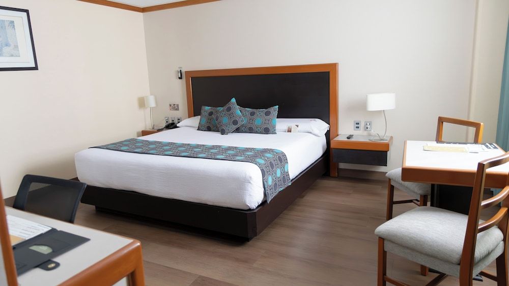 Hotel Abastos Plaza Standard Room, 1 King Bed 2