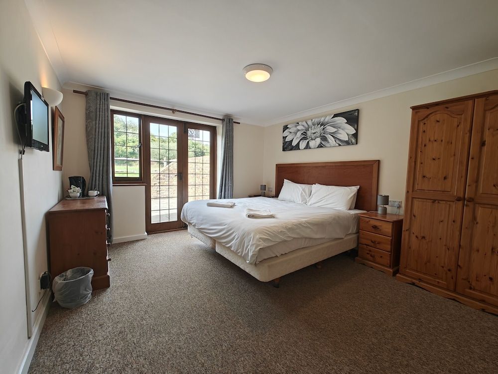 Little Foxes Hotel & Gatwick Airport Parking Standard Double Room, 1 Double Bed, Non Smoking, Ensuite 6