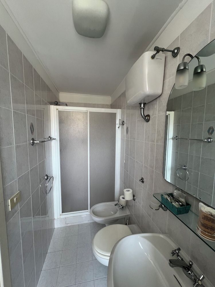 Hotel Petit Royal Quadruple Room, Sea View 10