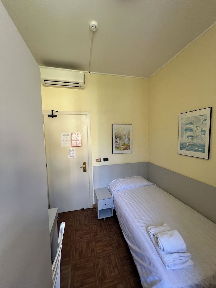 Hotel Petit Royal Single Room