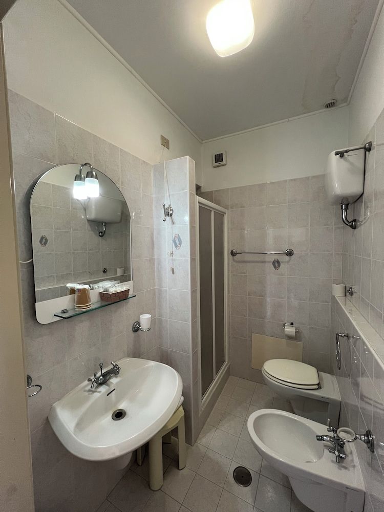 Hotel Petit Royal Triple Room, Sea View 4