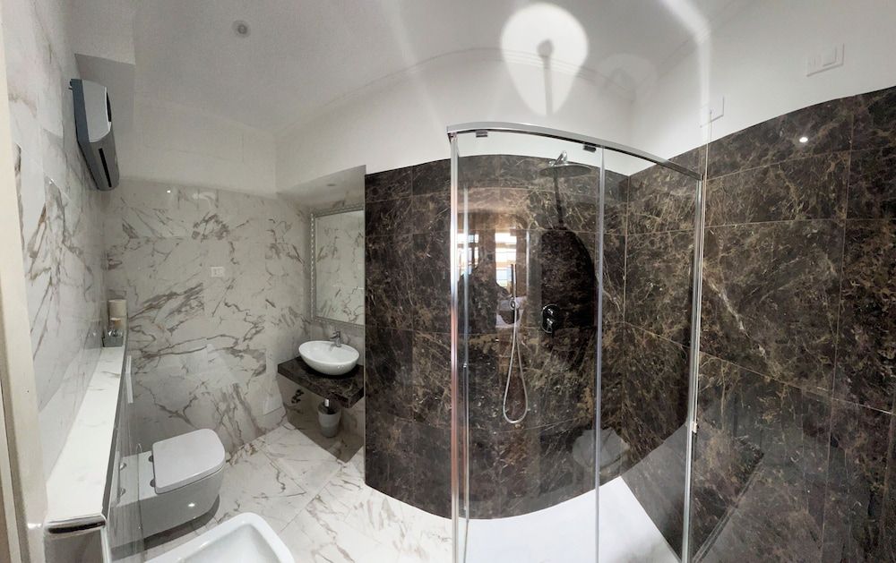 Hotel Petit Royal Quadruple Room, Sea View 9