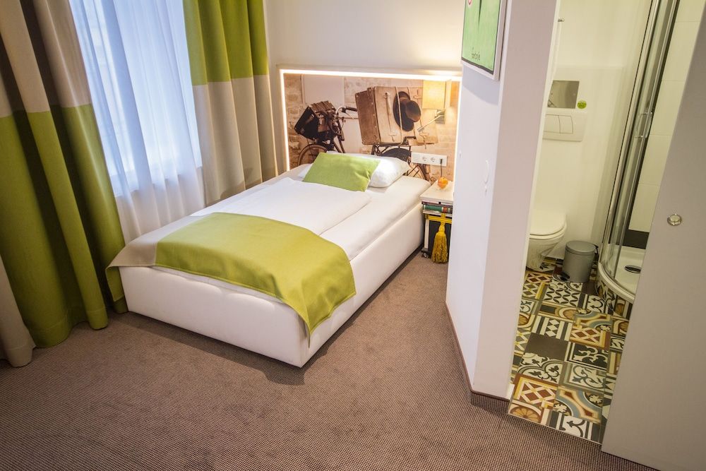 Boutiquehotel Stadthalle Standard Room 5