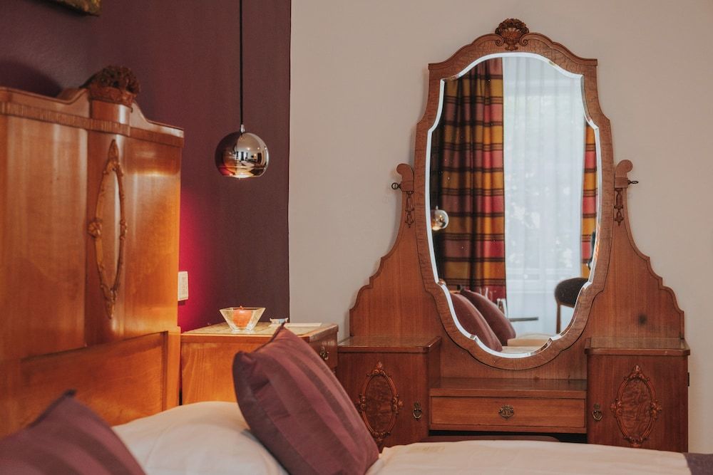 Boutiquehotel Stadthalle Standard Room 10