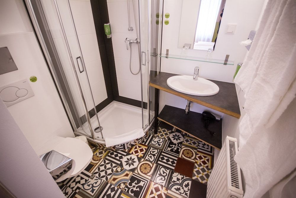 Boutiquehotel Stadthalle Standard Room 7