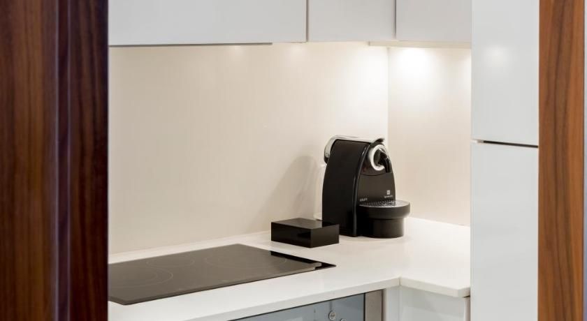 Suites Avenue Superior Apartment 16