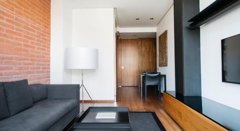 Suites Avenue Superior Apartment 14