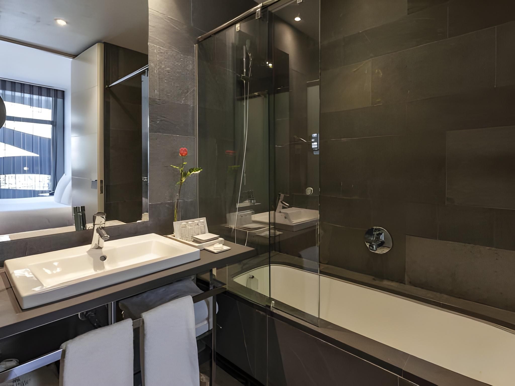 Suites Avenue Superior Apartment 11