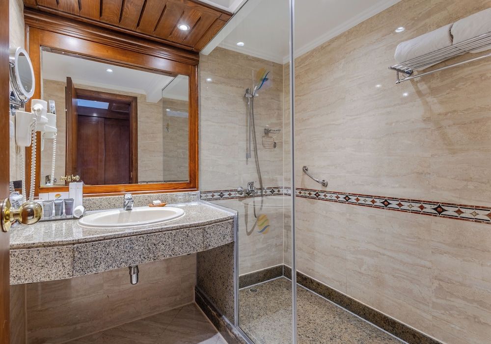 Sultan Gardens Resort Select Room with Sea View 4