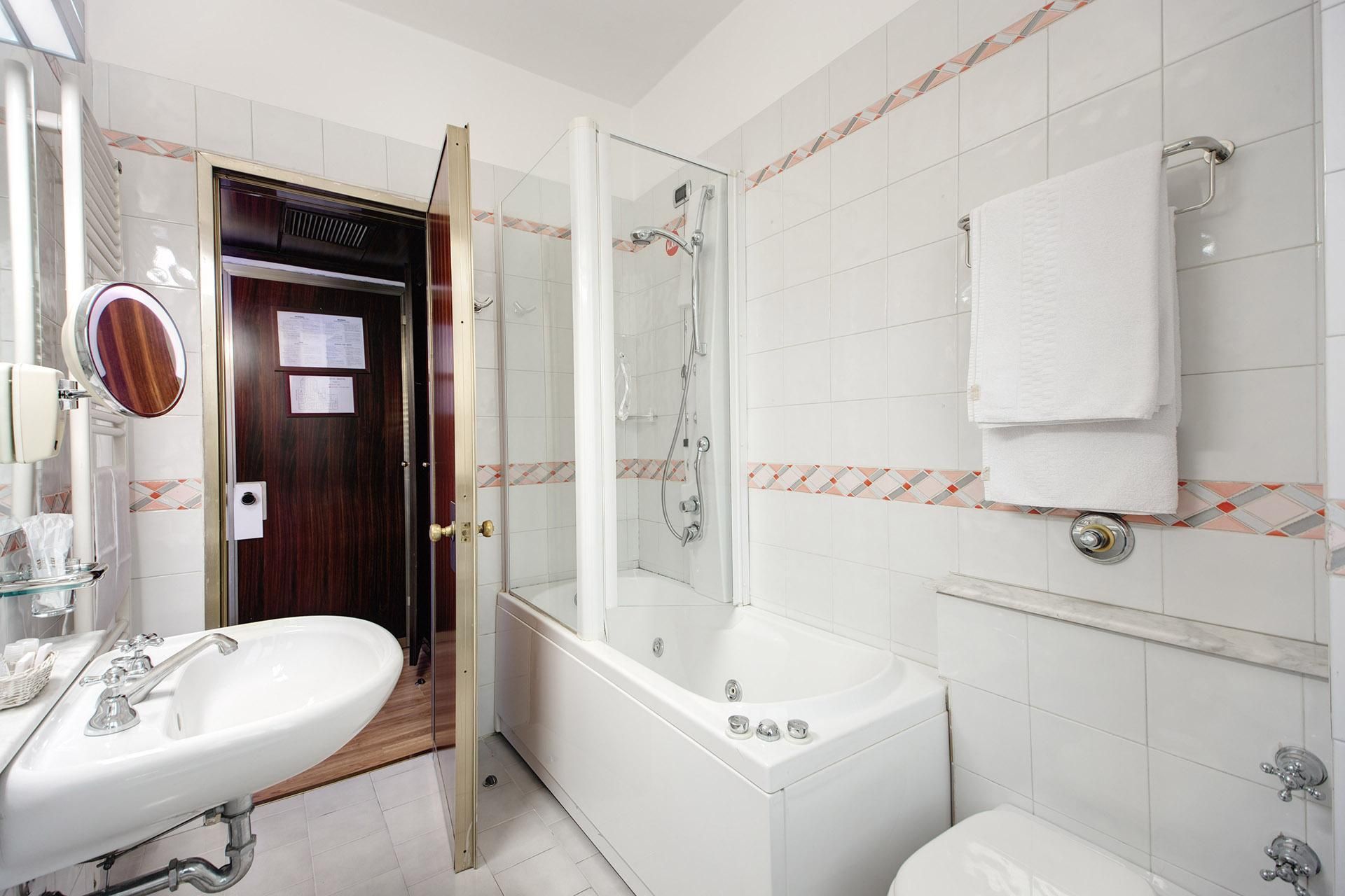 undefined Hotel Bristol 6