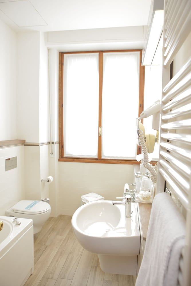 Hotel Bristol Standard Twin Room 6