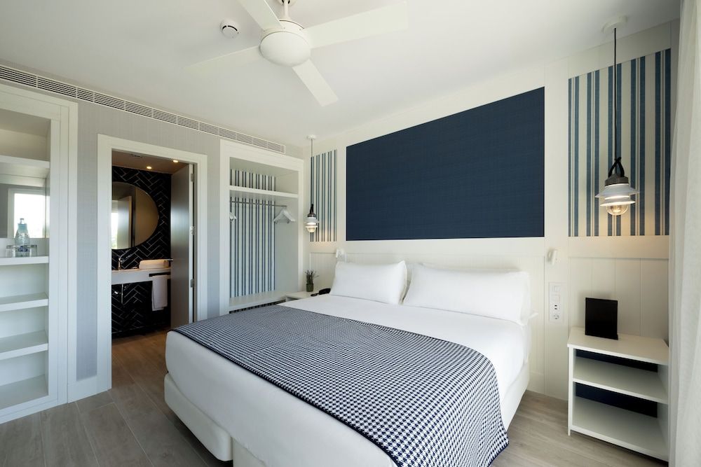 Premium Single Room, Garden View