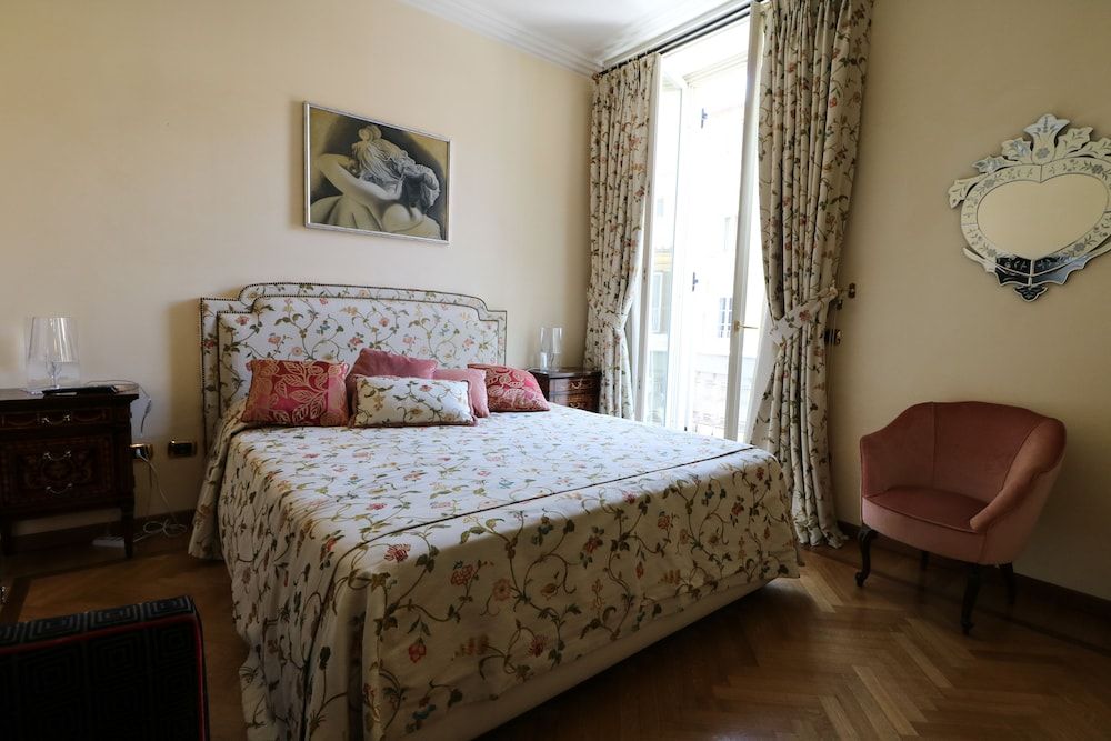 undefined Rome King Suite 7