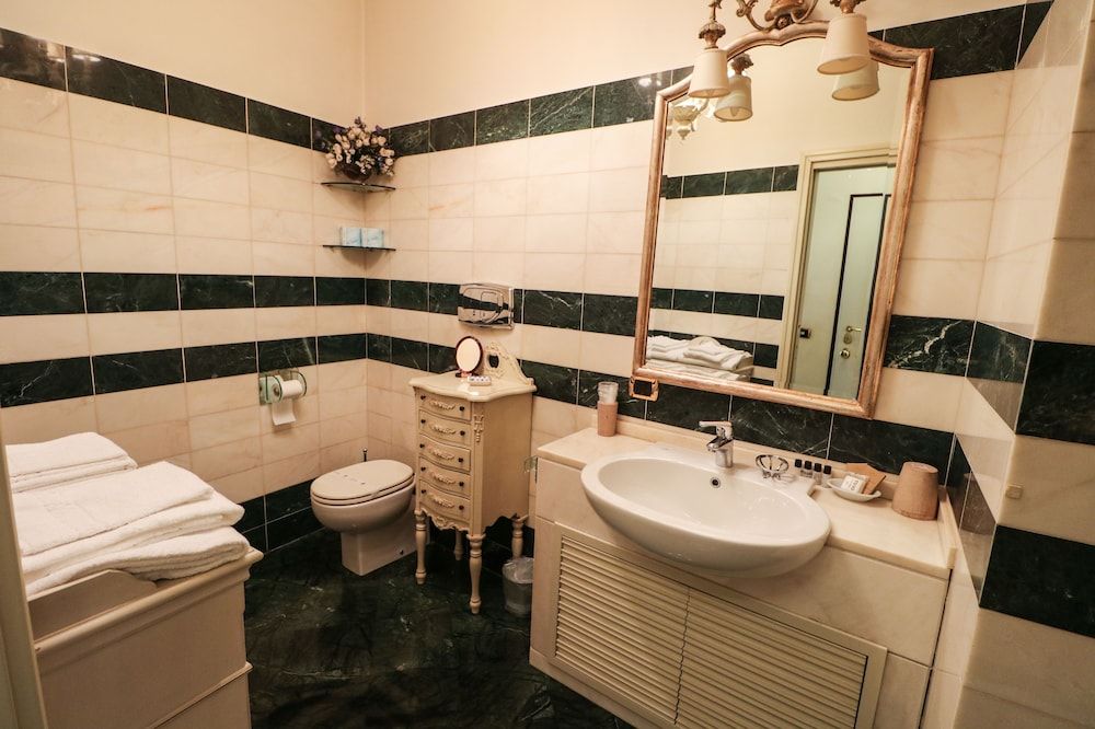 undefined Rome King Suite 10