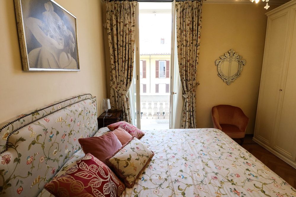 undefined Rome King Suite