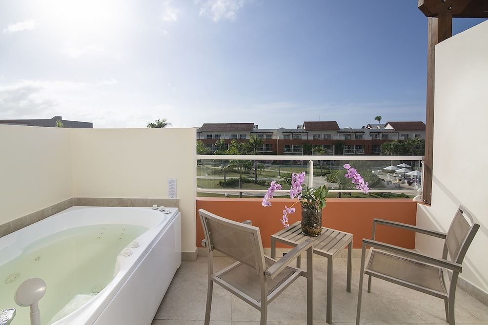 Allure Junior Suite Tropical View King