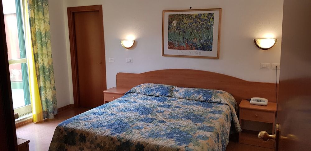 Tirreno Hotel Double Room 7