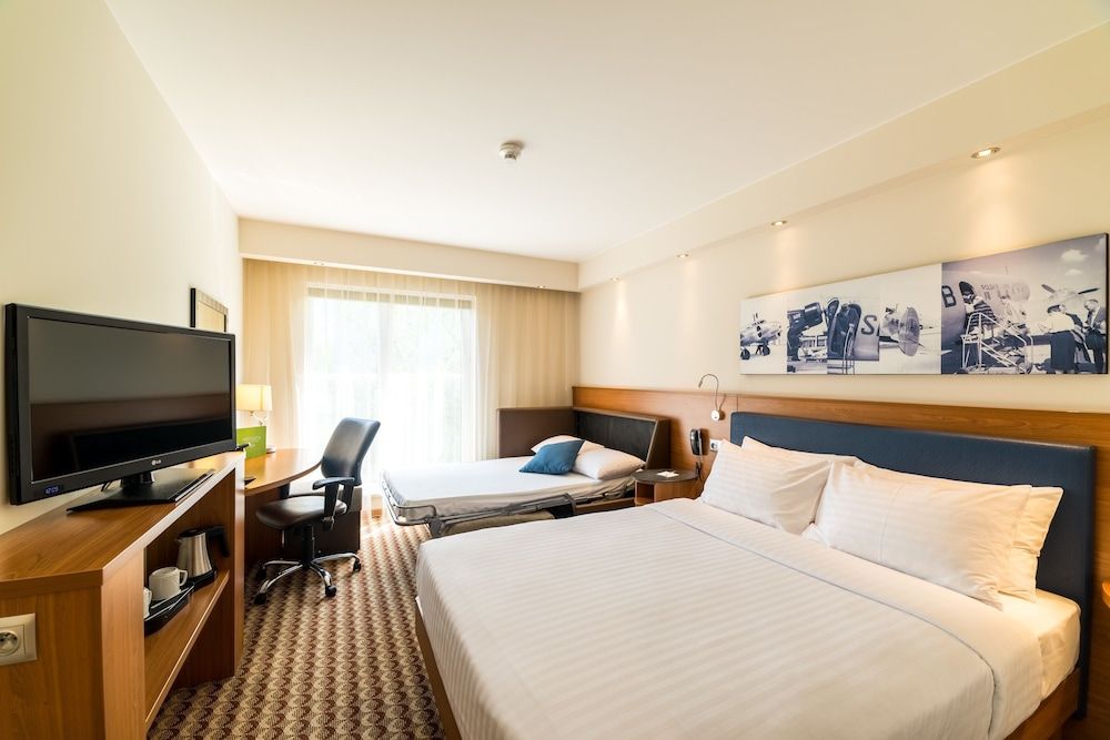 undefined Hampton By Hilton Gdansk Airport 3