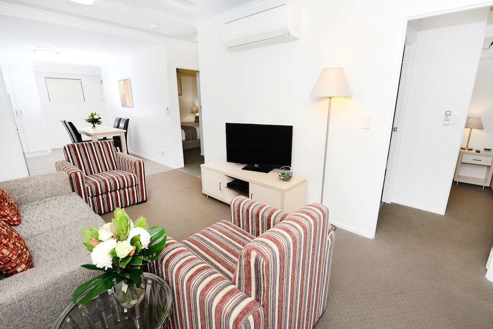 Oaks Moranbah Suites Apartment, 2 Bedrooms (No housekeeping Service) 4