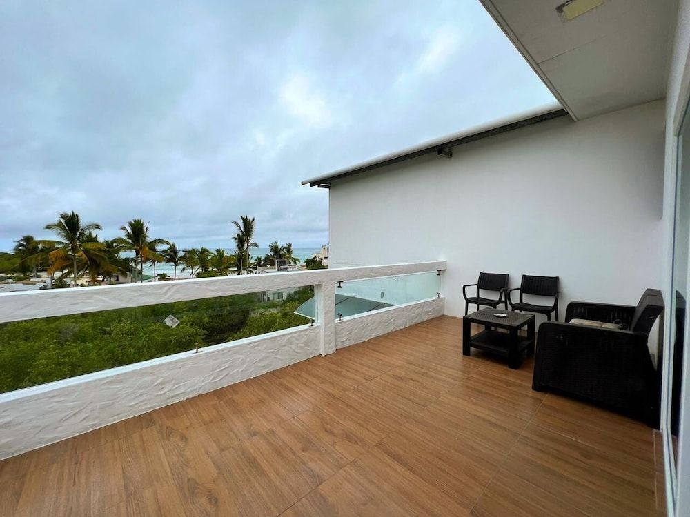 Hotel Cally Galapagos Deluxe Triple Room, Balcony 6