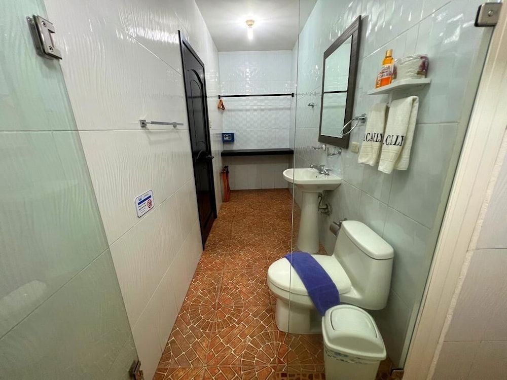 Hotel Cally Galapagos Deluxe Triple Room, Balcony 8