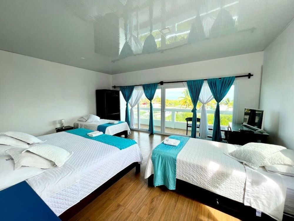 Hotel Cally Galapagos Deluxe Triple Room, Balcony 2