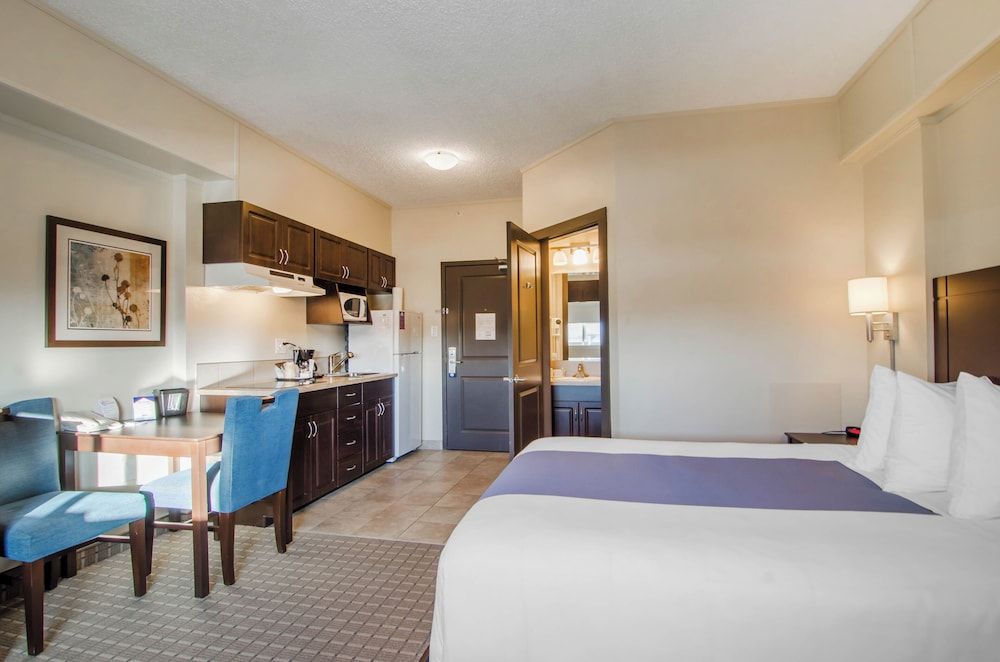 Standard Single Room, 1 Queen Bed, Kitchenette