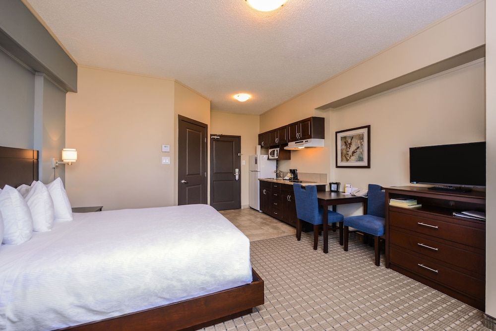 Standard Single Room, 1 Queen Bed, Kitchenette