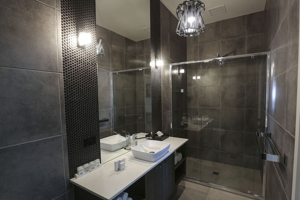 Indulge Apartments CBD Balcony Studio Suite 11