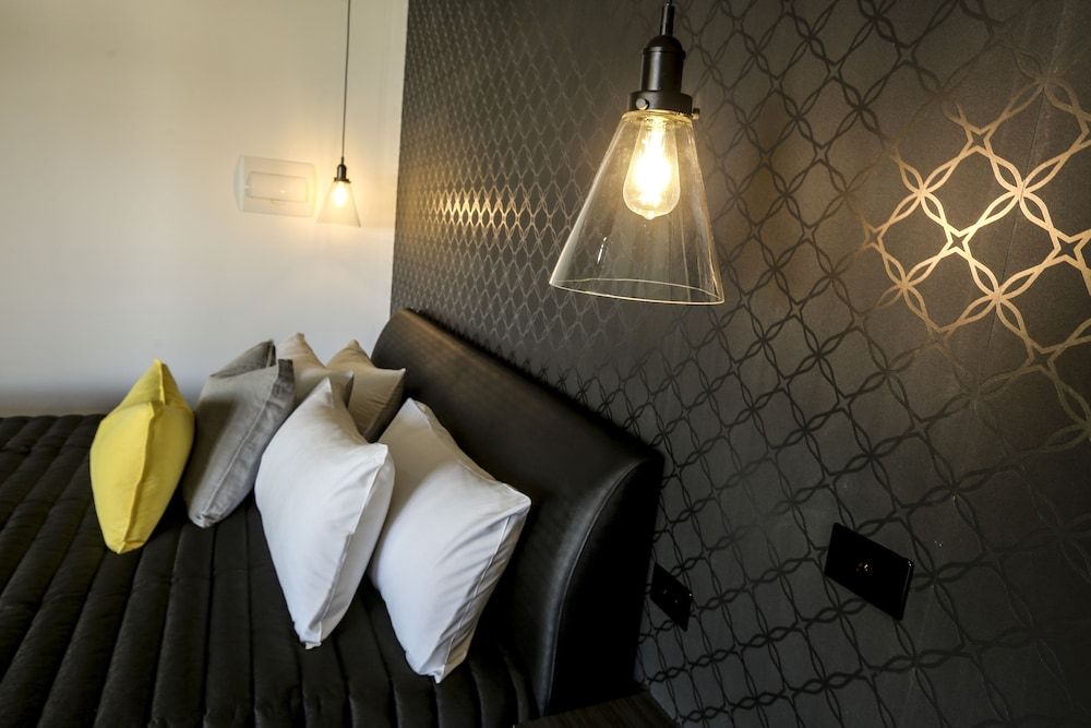 Indulge Apartments CBD Balcony Studio Suite 13