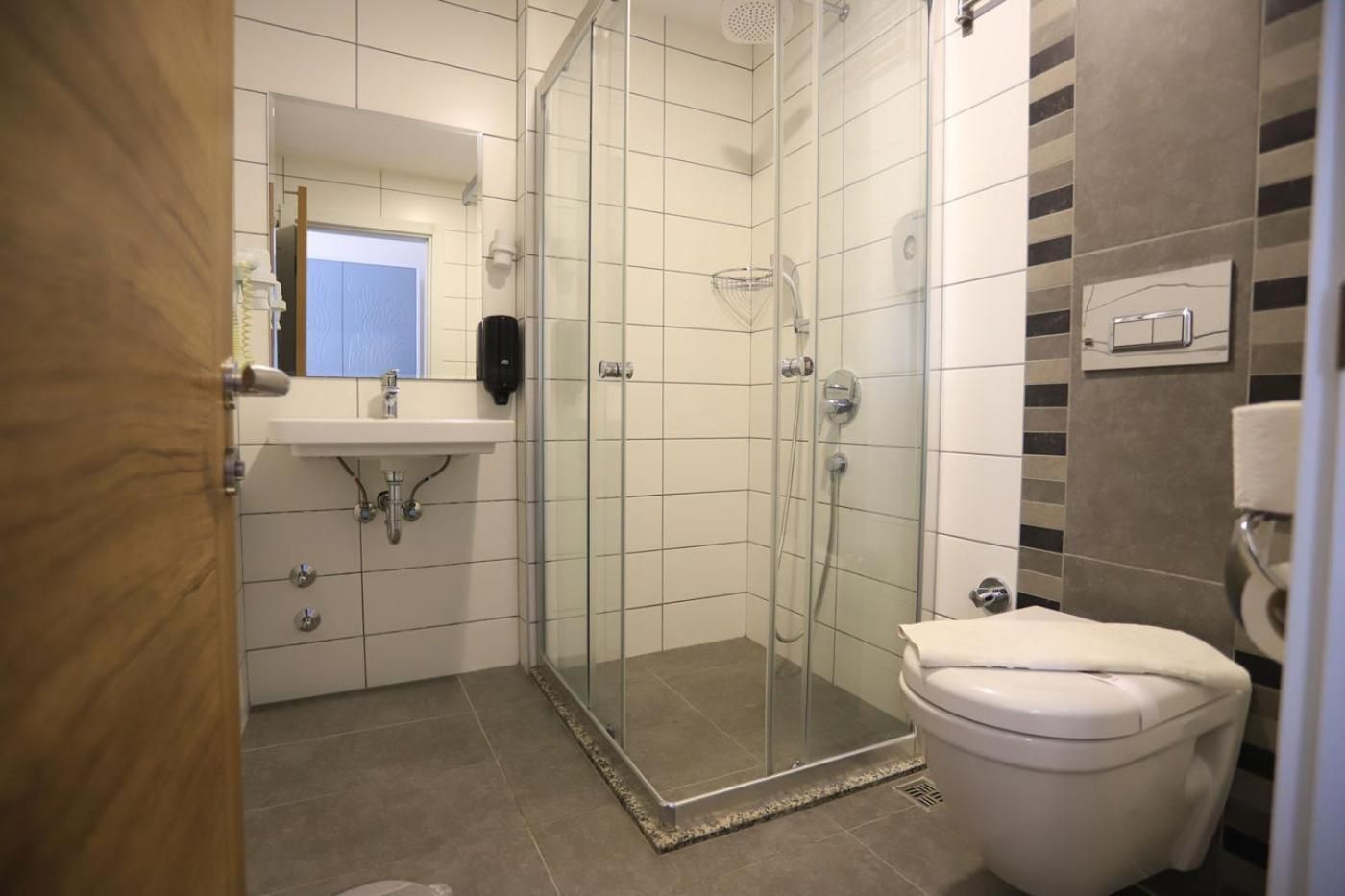 undefined Tonoz Beach Hotel 7