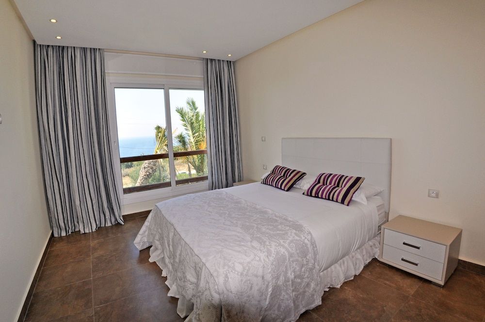 Mnar Castle Apartments Apartment, 4 Bedrooms, Sea View 3