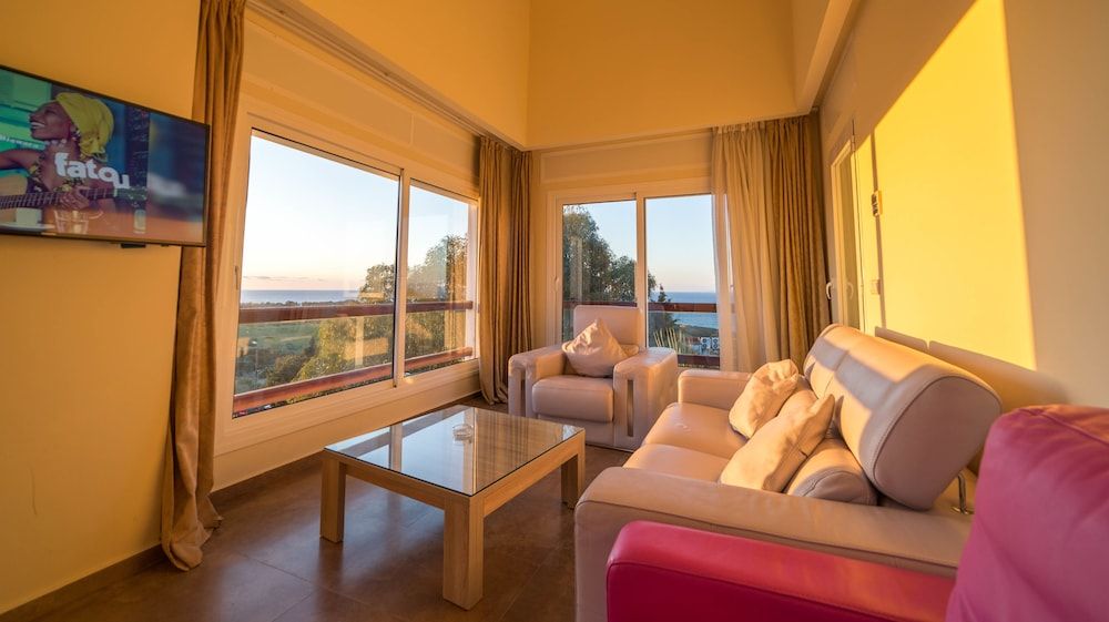 Mnar Castle Apartments Elite Apartment, 2 Bedrooms, Sea View 3