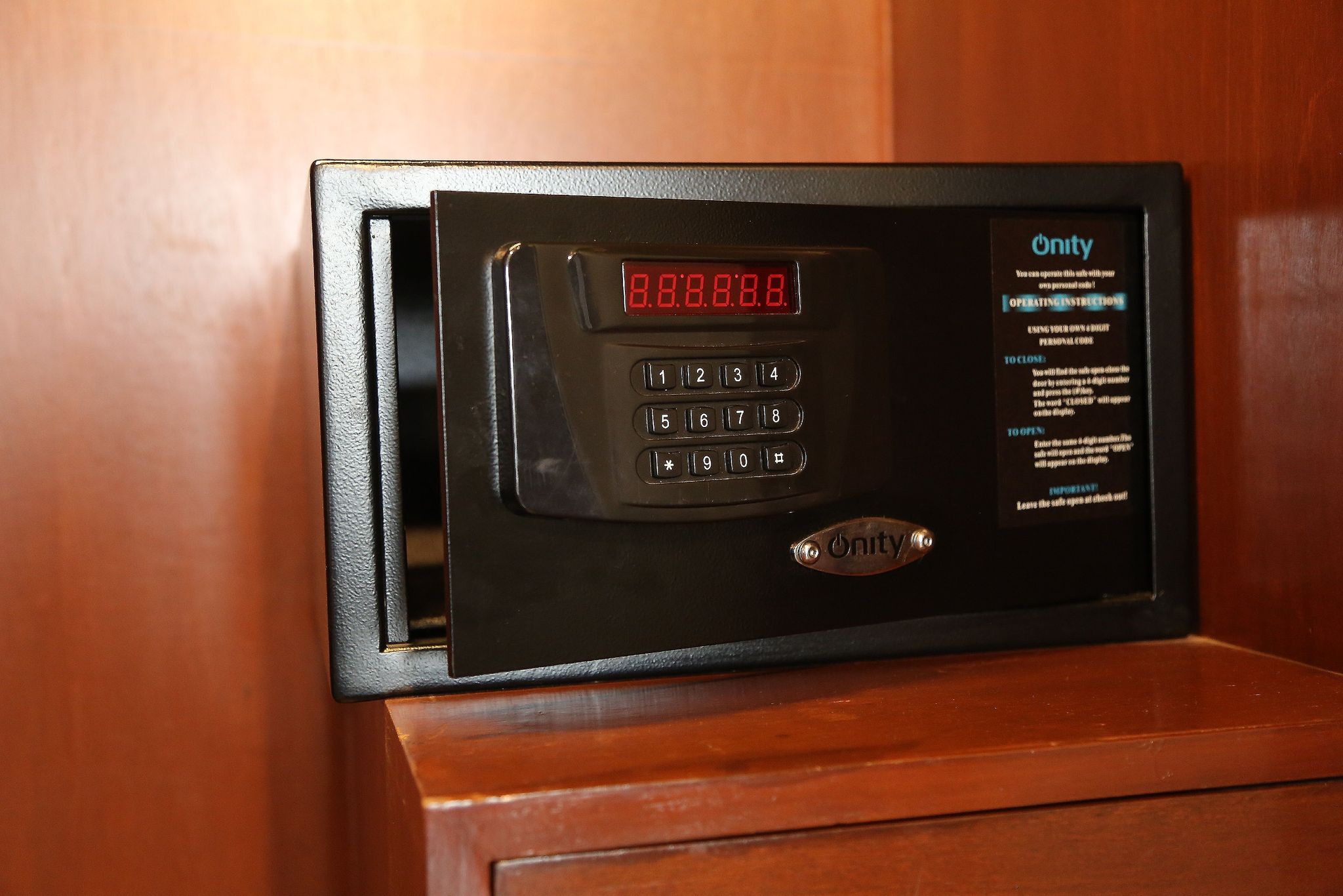 The Acura BMK Deluxe Room Free WiFi 12