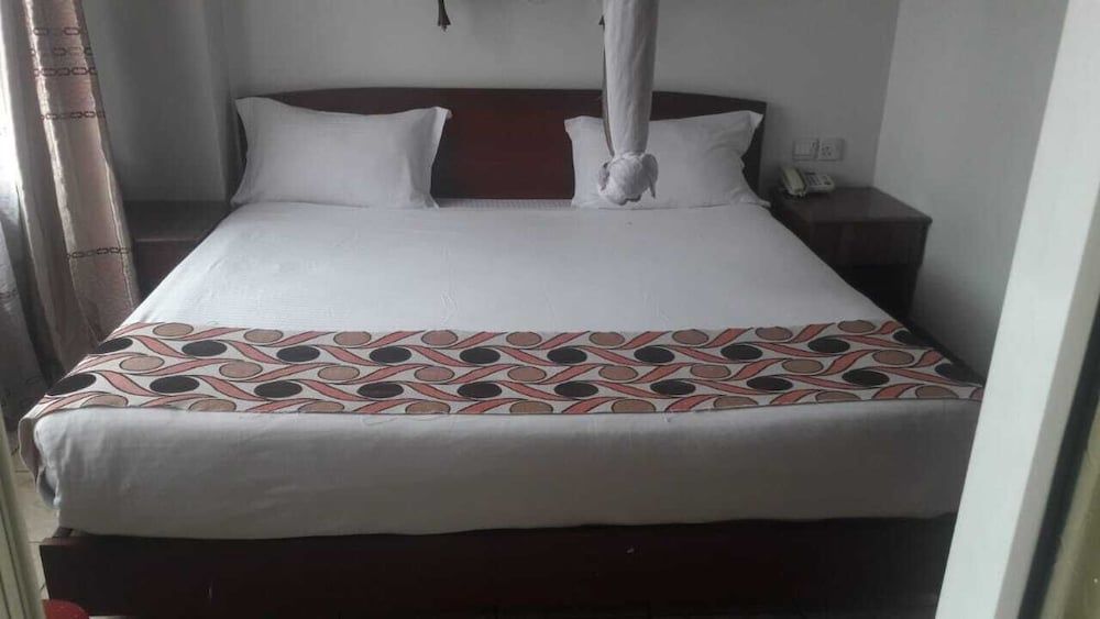 Sunrise Hotel Comfort Room 6