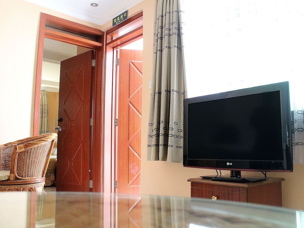 Sunrise Hotel Family Room 6