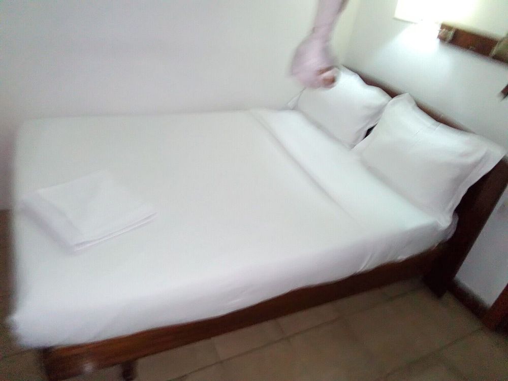 Sunrise Hotel Comfort Room 2