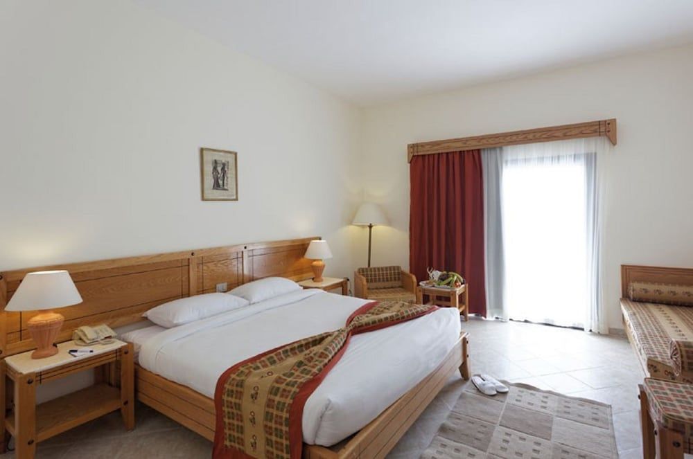 Three Corners Fayrouz Plaza Beach Resort Premium Grand Room 3