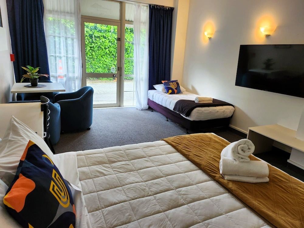 U Studios Paraparaumu Beach Queen Studio + 1 Single 6