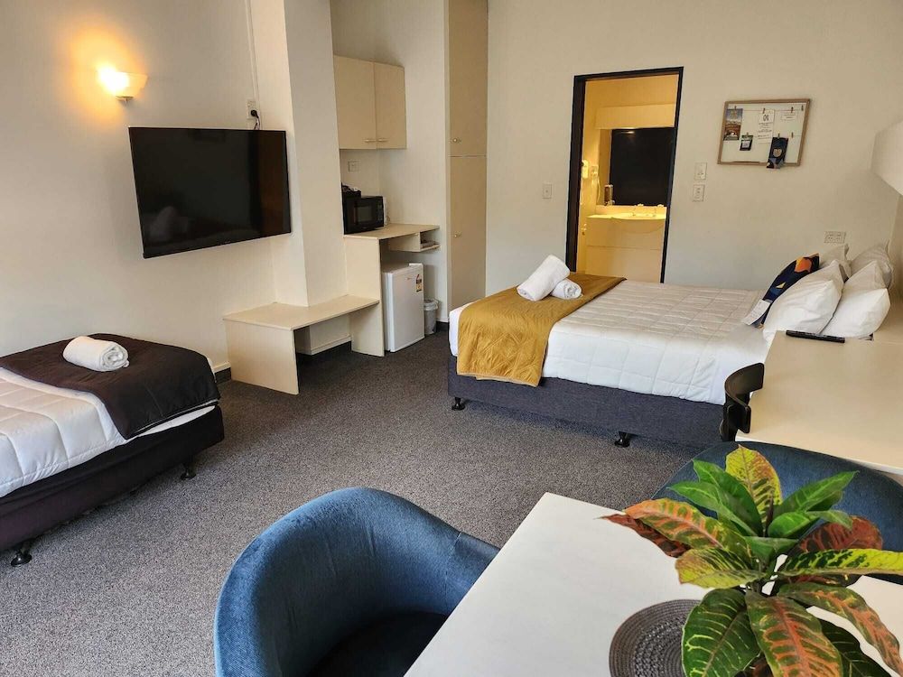 U Studios Paraparaumu Beach Queen Studio + 1 Single 5