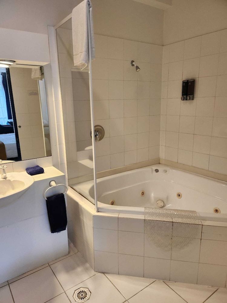 U Studios Paraparaumu Beach Queen Studio + 1 Single 12