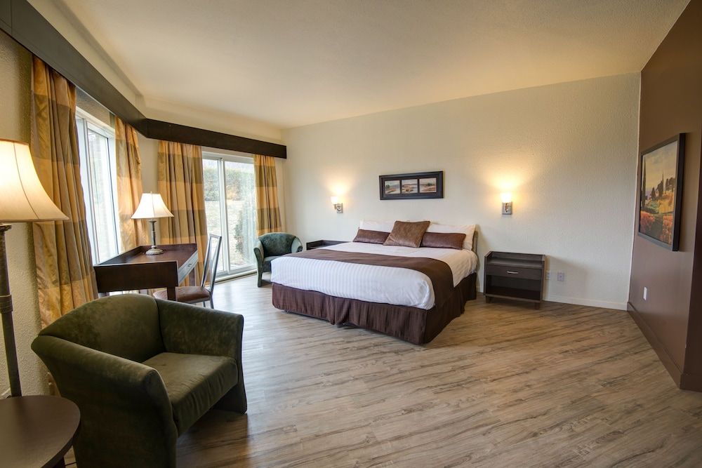 Suite, 1 King Bed, Non Smoking (Upper Floor)
